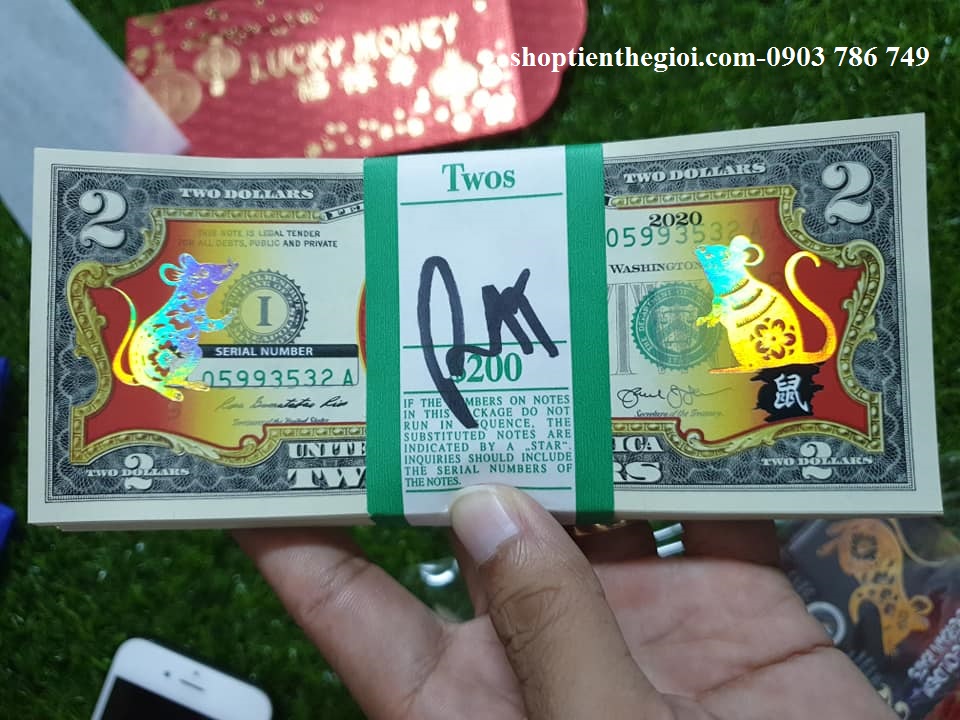 tiền 2usd con chuột mạ vàng